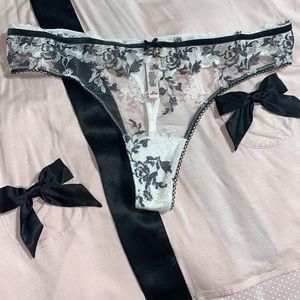 Brand New Victoria Secret Dream Angels Thong size M